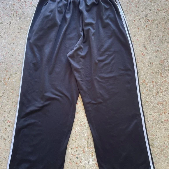 Adidas Black and White Tripped Athletic winter Pants Brand New ! Size M - Picture 4 of 4